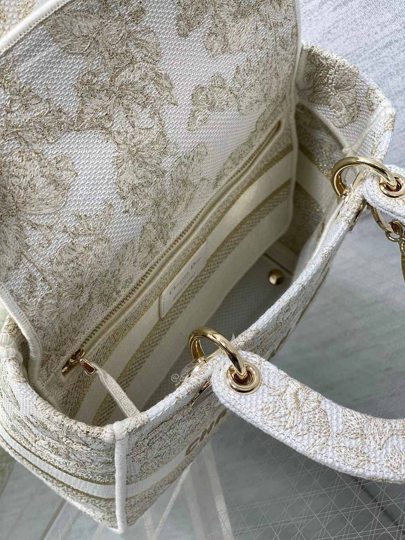 Dior Medium Size Lady D Lite Butterfly Around The World Embroidery Handbag (11) - www.newkick.vip
